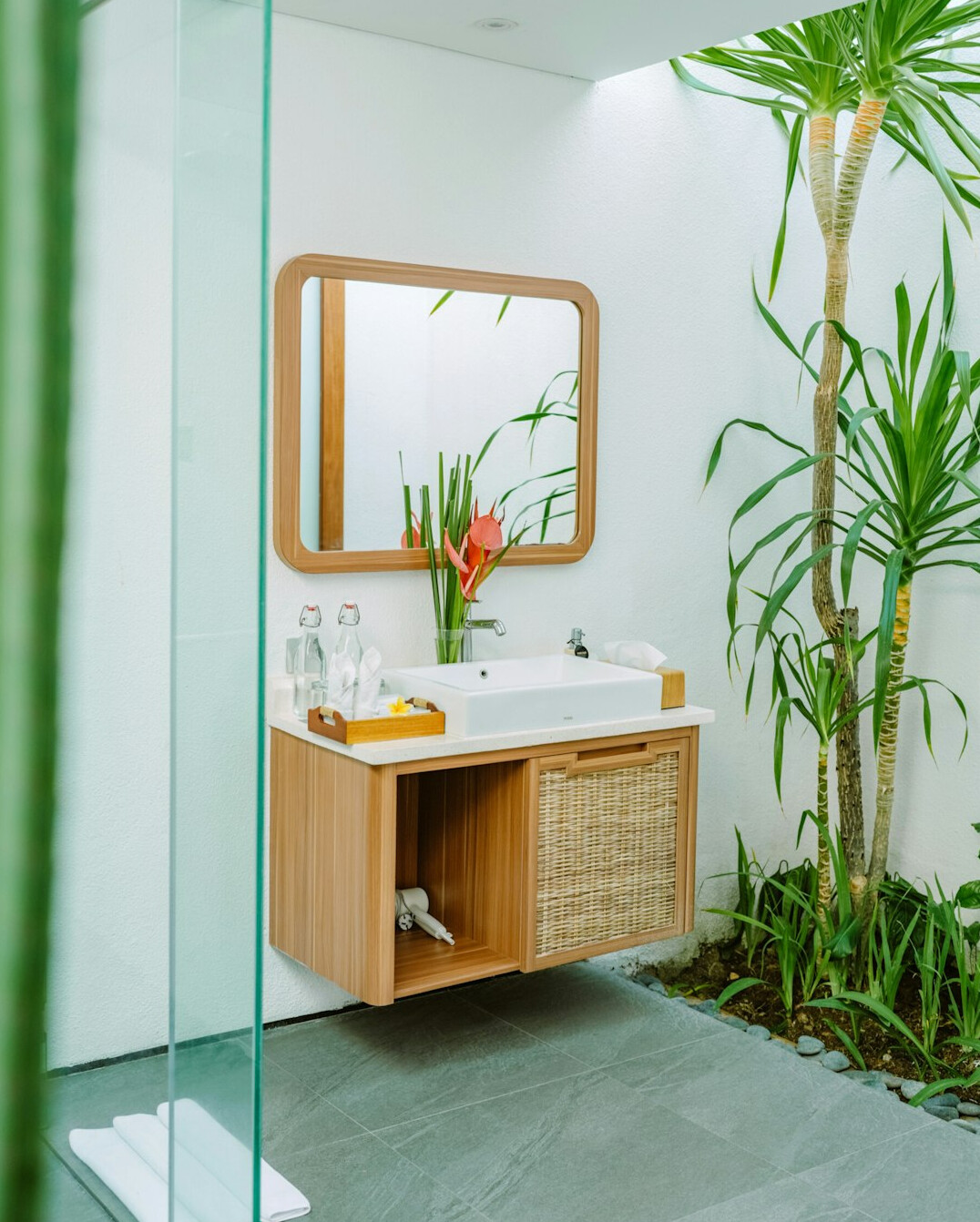 luxury villa bathroom